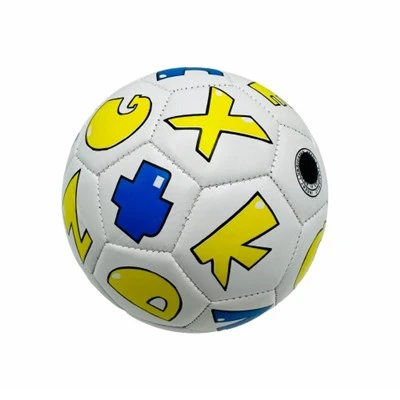 Balón de fútbol de dibujos animados al aire libre